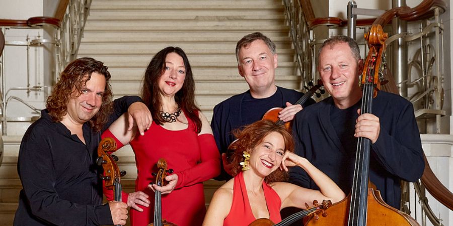 image - Est-Ouest par l'ensemble Oxalys