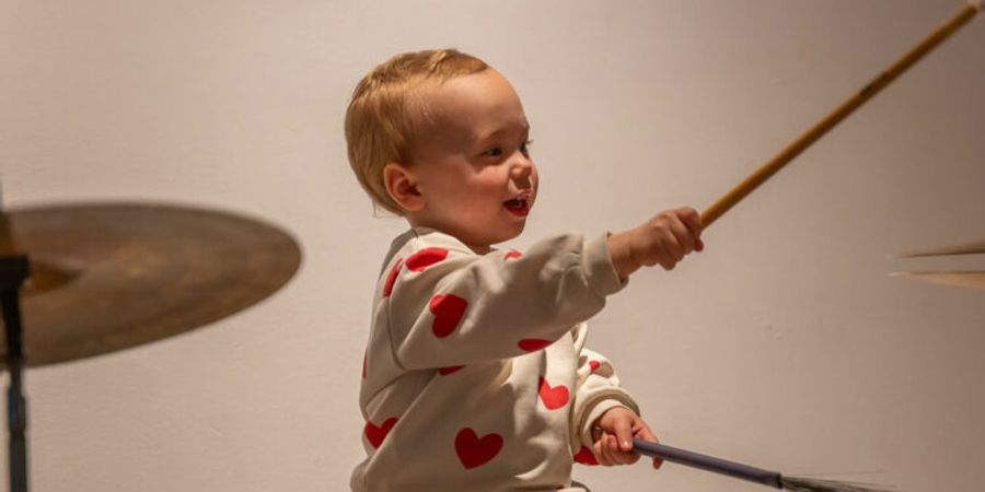 image - Ateliers à 4 mains – Bébé danse sur musique live – FLOW